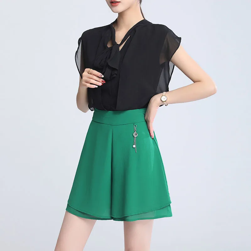 Korean VersionGreen Shorts Women's Summer 2023 New High Waist Large Chiffon Wide Leg Pants Small Capris Casual Women'
Korean VersionGreen Shorts Women's Summer 2023 New High Waist Large Chiffon Wide Leg Pants Small Capris Casual Women'
