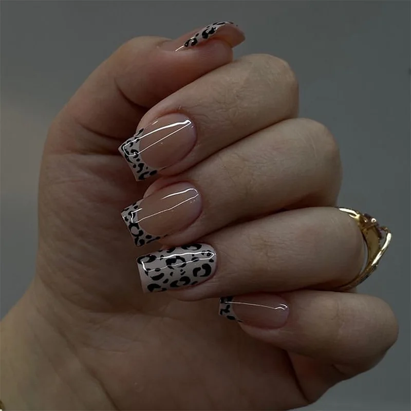 24Pcs Short Square Nails Set Press on Black Leopard Print French with Design False Nail Simple Reusable Finished Fake Nails Tips
24Pcs Short Square Nails Set Press on Black Leopard Print French with Design False Nail Simple Reusable Finished Fake Nails Tips