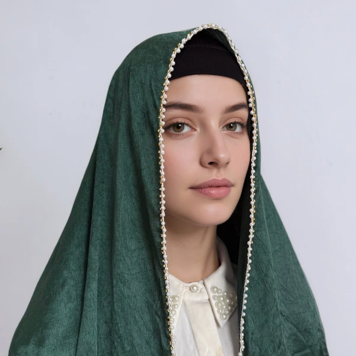 Velvet matte satin scarf pearl chain striped edge shawl long scarf yarn with bead chain
Velvet matte satin scarf pearl chain striped edge shawl long scarf yarn with bead chain
