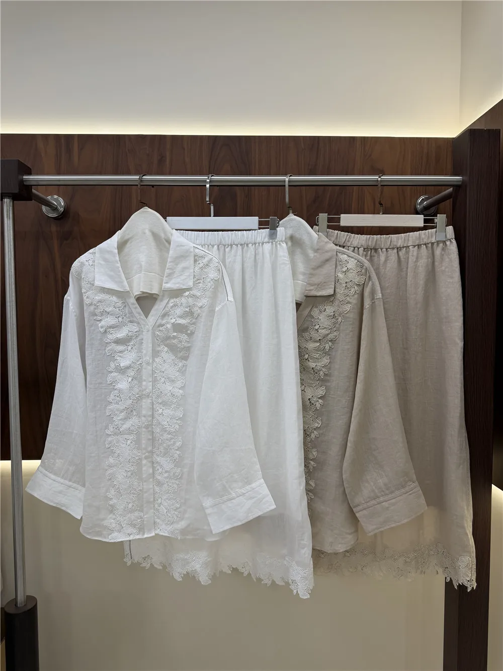 Women's Ramie Two-Piece Set Long Sleeved Lace Shirt with Straight Casual Skirt Suit
Women's Ramie Two-Piece Set Long Sleeved Lace Shirt with Straight Casual Skirt Suit