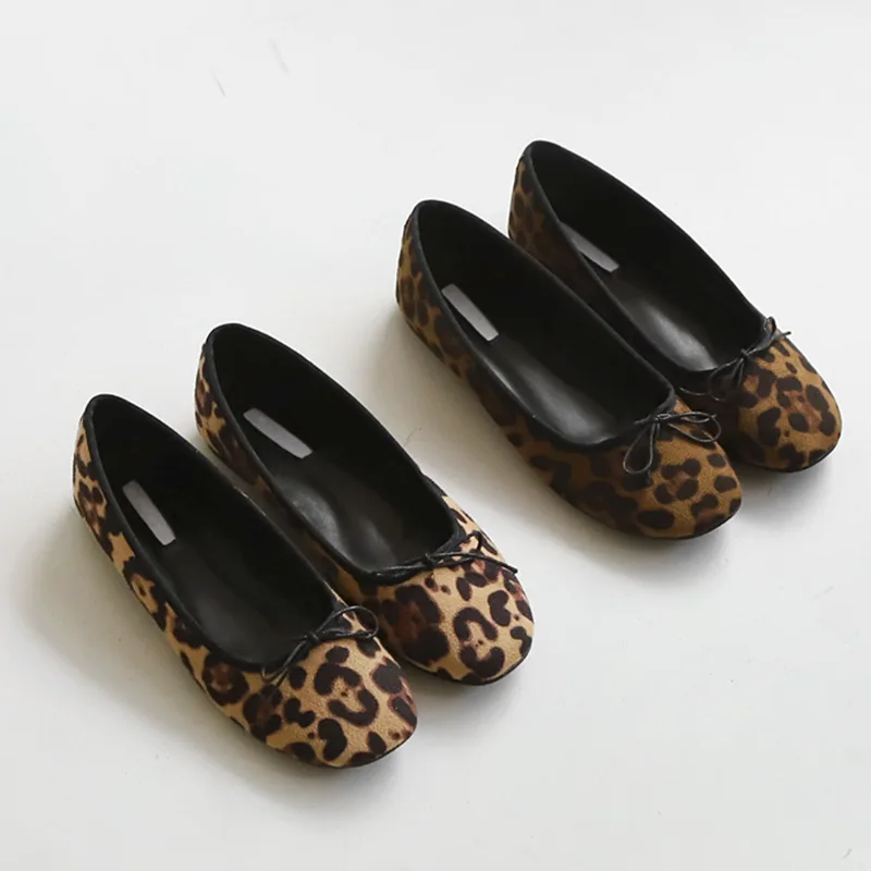 2024 European American New Top Quality Women Shoes Leopard Pattern Fashion Round Head Shallow Mouth Bow Casual Women Flat Shoes
2024 European American New Top Quality Women Shoes Leopard Pattern Fashion Round Head Shallow Mouth Bow Casual Women Flat Shoes