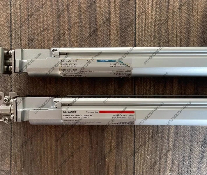 Safety grating SL-C20H-R receiver SL-C20H-T transmitter, test OK
Safety grating SL-C20H-R receiver SL-C20H-T transmitter, test OK