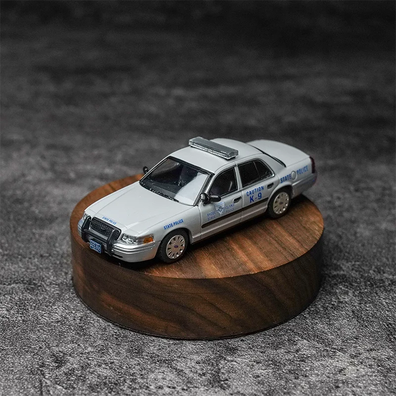 Rollin 1:64 Scale Crown Victoria K9 Alloy Car Model Classics Adult Souvenir Gift Static Display
Rollin 1:64 Scale Crown Victoria K9 Alloy Car Model Classics Adult Souvenir Gift Static Display
