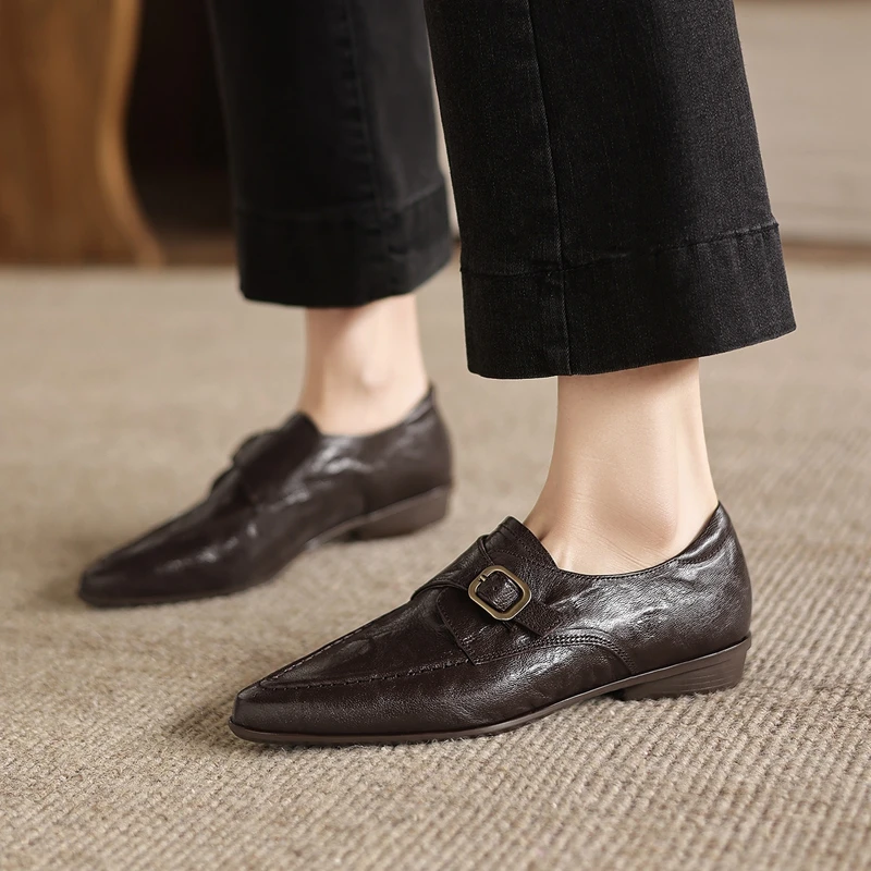 Women's New Spring and Autumn Genuine Leather Sheepskin Metal Belt Buckle Low Heel Large Retro Le Fu Shoes Fashion Single Shoes
Women's New Spring and Autumn Genuine Leather Sheepskin Metal Belt Buckle Low Heel Large Retro Le Fu Shoes Fashion Single Shoes
