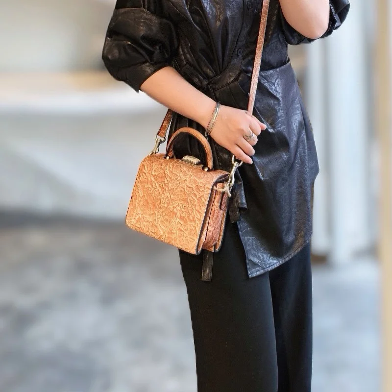 Genuine Leather Bag Female Top Handle Messenger Bags Embossed Design Retro Design Handbag Natural Skin Women Tote Shoulder Ba
Genuine Leather Bag Female Top Handle Messenger Bags Embossed Design Retro Design Handbag Natural Skin Women Tote Shoulder Ba