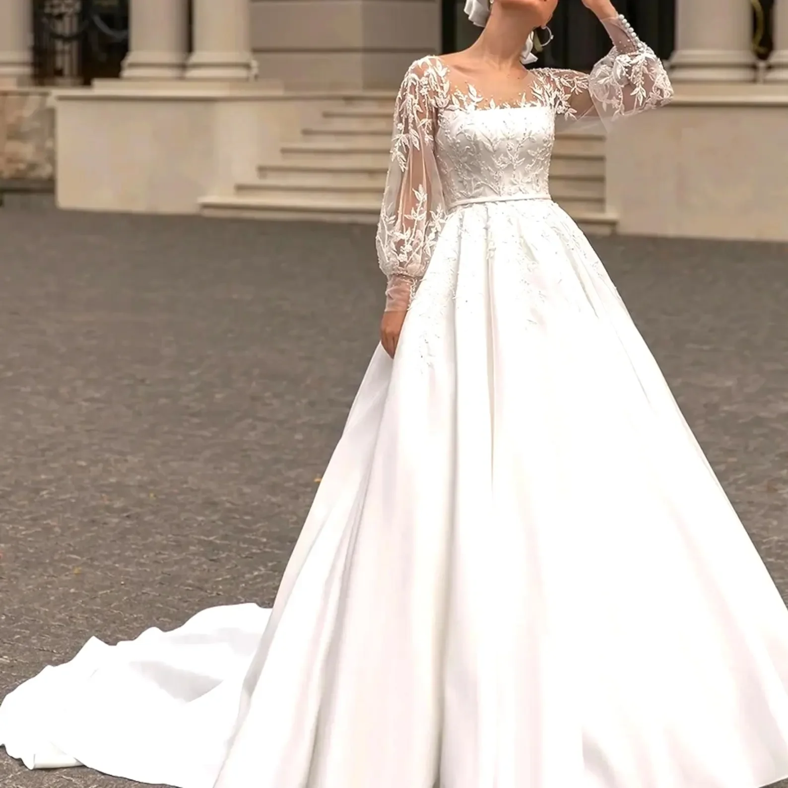 Customized 2025 Latest Wedding Dress with Long Sleeves Large Skirts Lace Decoration Perspective Collar Satin Small Church Tail
Customized 2025 Latest Wedding Dress with Long Sleeves Large Skirts Lace Decoration Perspective Collar Satin Small Church Tail
