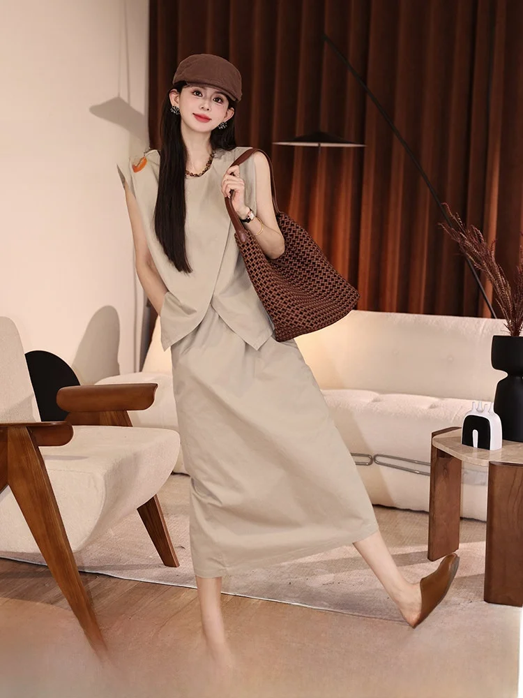 Комплект Chen Jiajie: женский летний костюм-двойка цвета хаки, новинка 2025 года, модный дизайн, хлопок, круглый вырез, маленький размер.
Комплект Chen Jiajie: женский летний костюм-двойка цвета хаки, новинка 2025 года, модный дизайн, хлопок, круглый вырез, маленький размер.