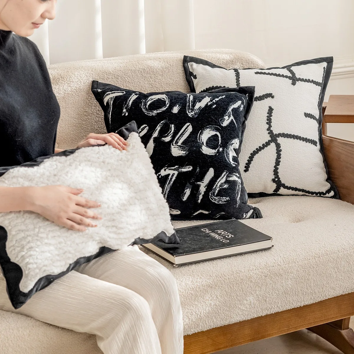 Black white pillow living room sofa modern casual decorative cushion model room bedside cushion car waist back cushion
Black white pillow living room sofa modern casual decorative cushion model room bedside cushion car waist back cushion