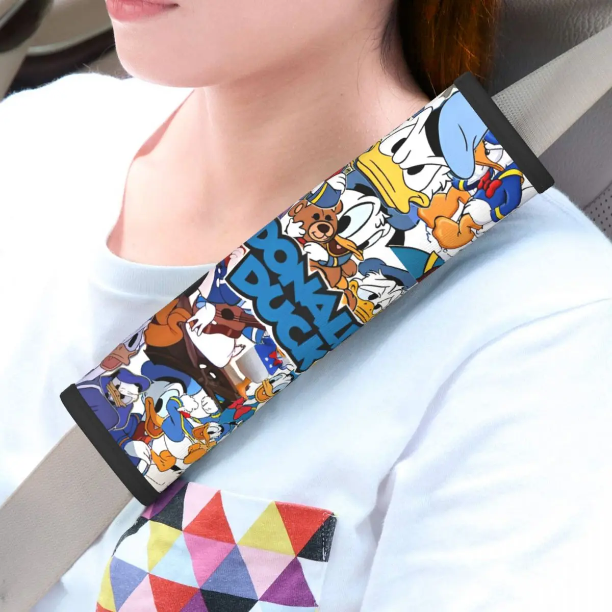 Автомобильный мультяшный Дональд Дак, чехол для ремня безопасности, мягкие накладки на ремень безопасности, чехол для автомобильного рюкзака
Автомобильный мультяшный Дональд Дак, чехол для ремня безопасности, мягкие накладки на ремень безопасности, чехол для автомобильного рюкзака