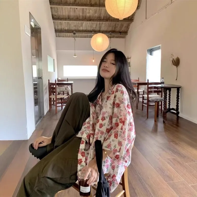 Summer new American retro lazy style short sleeved floral shirt for women's casual loose vacation beach shirt female clothing
Summer new American retro lazy style short sleeved floral shirt for women's casual loose vacation beach shirt female clothing
