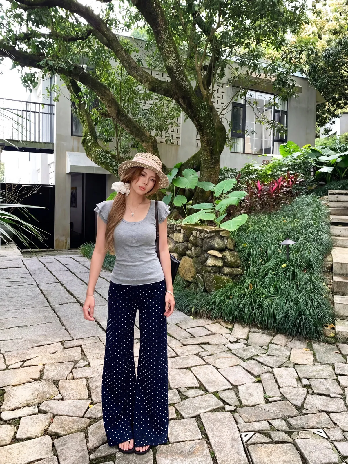 Fashionable Casual Polka Dot T-Shirt And High Waist Pants Two-Piece Set Women's Spring Season Short Sleeve Fly Sleeve Outfit
Fashionable Casual Polka Dot T-Shirt And High Waist Pants Two-Piece Set Women's Spring Season Short Sleeve Fly Sleeve Outfit