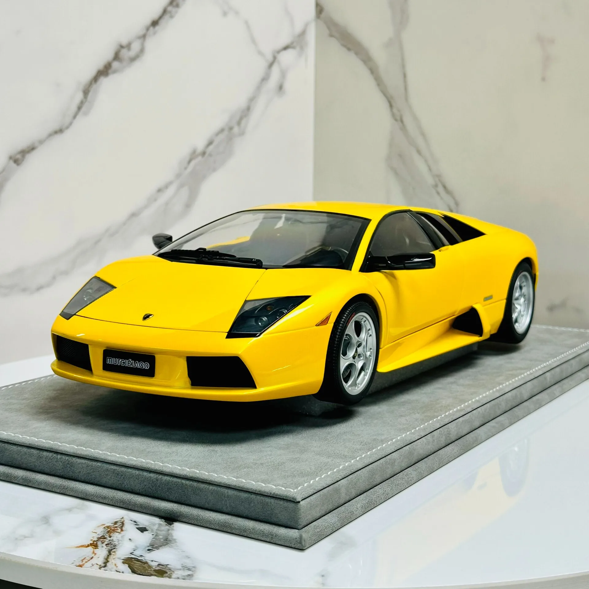 Модель автомобиля Autoart 1:12 Murcielago LP640-4, желтая, имитация, лимитированная серия, полностью открывающаяся, из сплава, статическая, игрушка, подарок
Модель автомобиля Autoart 1:12 Murcielago LP640-4, желтая, имитация, лимитированная серия, полностью открывающаяся, из сплава, статическая, игрушка, подарок