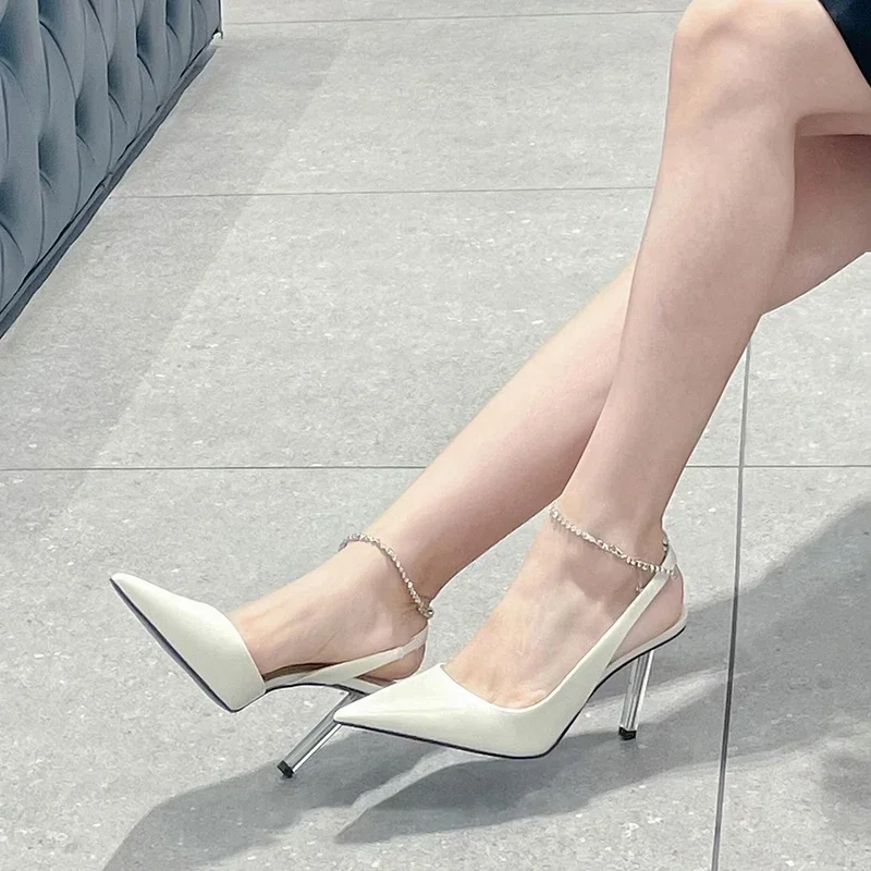 Letnie nowe szpiczaste buty damskie na wysokim obcasie z kryształowymi wąskimi obcasami i wydrążoną seksowną podeszwą sandałową z tyłu
Letnie nowe szpiczaste buty damskie na wysokim obcasie z kryształowymi wąskimi obcasami i wydrążoną seksowną podeszwą sandałową z tyłu