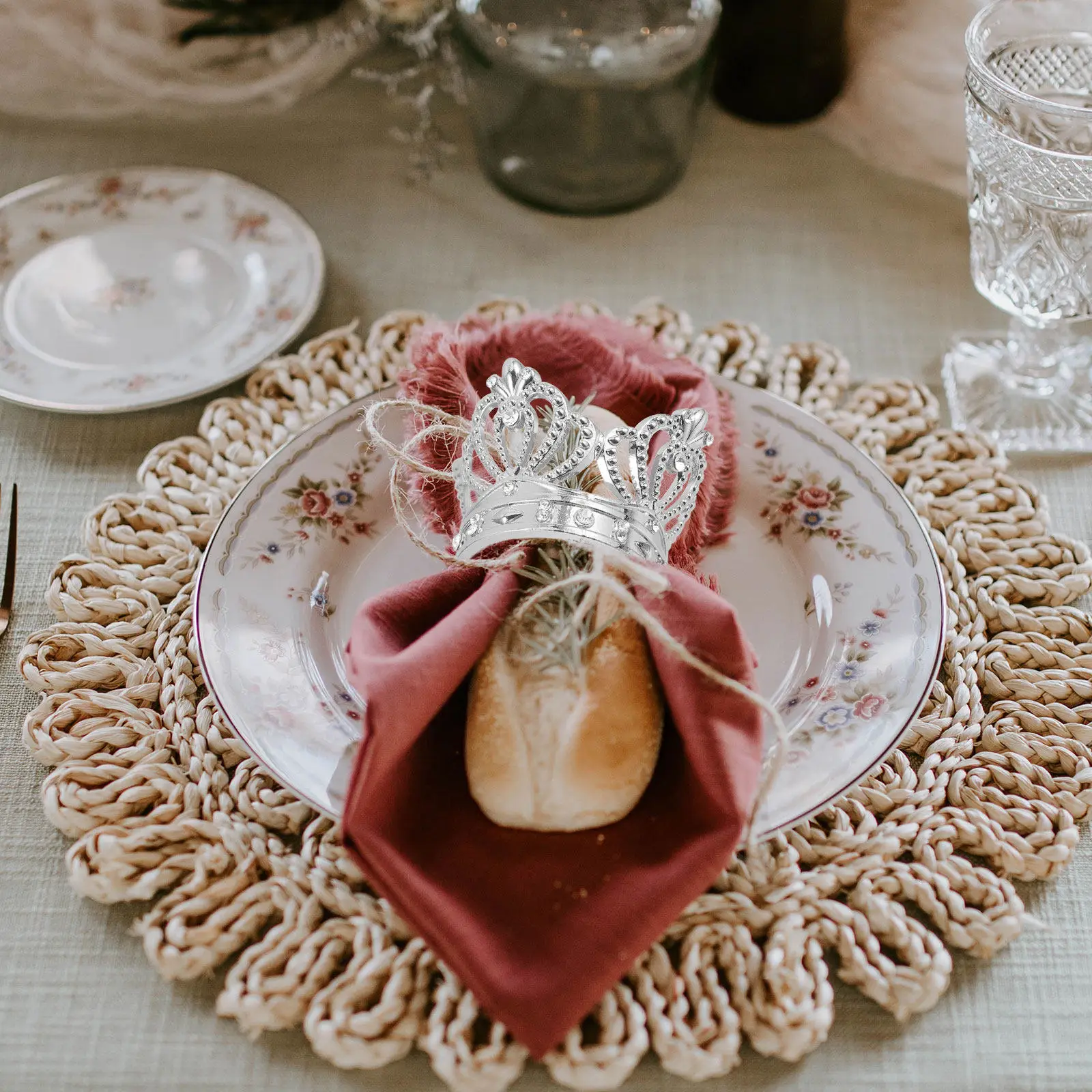 Набор из 6 изысканных держателей для салфеток с элегантным дизайном в виде короны, в деревенском стиле, для дома, отеля, ресторана, бара, кафе, европейский стиль
Набор из 6 изысканных держателей для салфеток с элегантным дизайном в виде короны, в деревенском стиле, для дома, отеля, ресторана, бара, кафе, европейский стиль