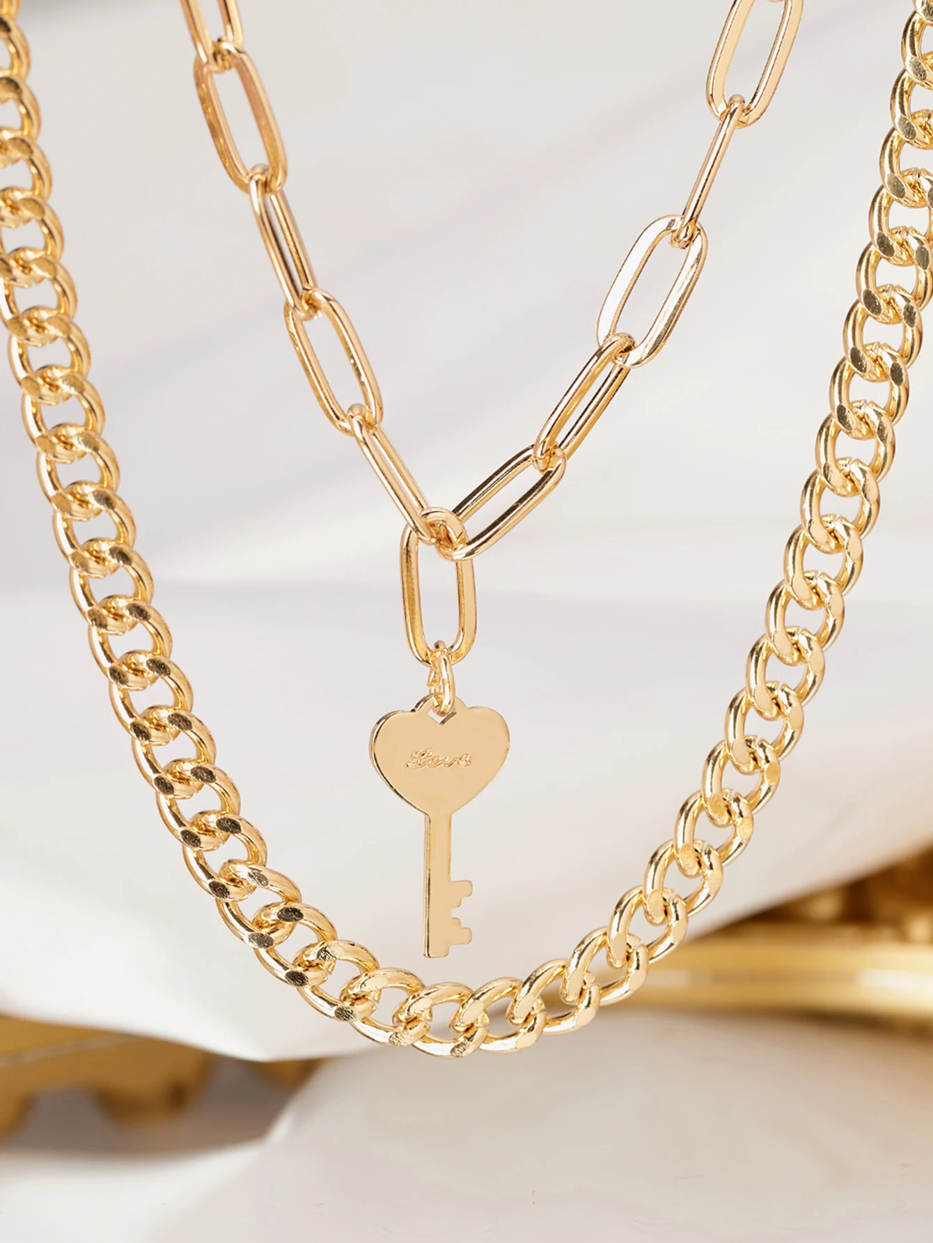 Fashionable New Women's Pendant Necklace Flat Cable Chain Heart Key Pendant Party Vacation Daily Versatile 2-Pack Necklaces
Fashionable New Women's Pendant Necklace Flat Cable Chain Heart Key Pendant Party Vacation Daily Versatile 2-Pack Necklaces