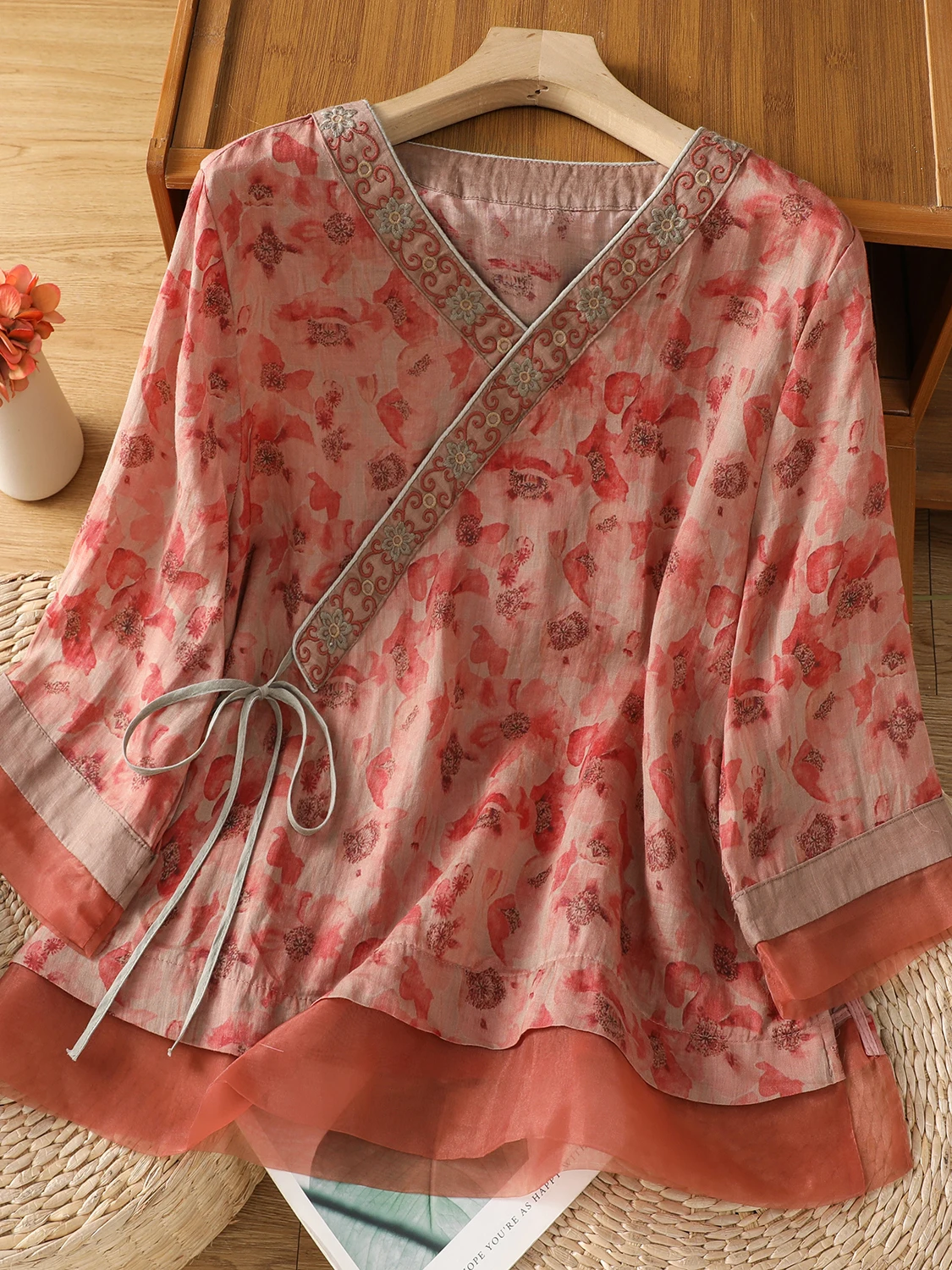 Свободная повседневная женская футболка с принтом, больших размеров, универсальная, для летнего сезона, с V-образным вырезом
Свободная повседневная женская футболка с принтом, больших размеров, универсальная, для летнего сезона, с V-образным вырезом