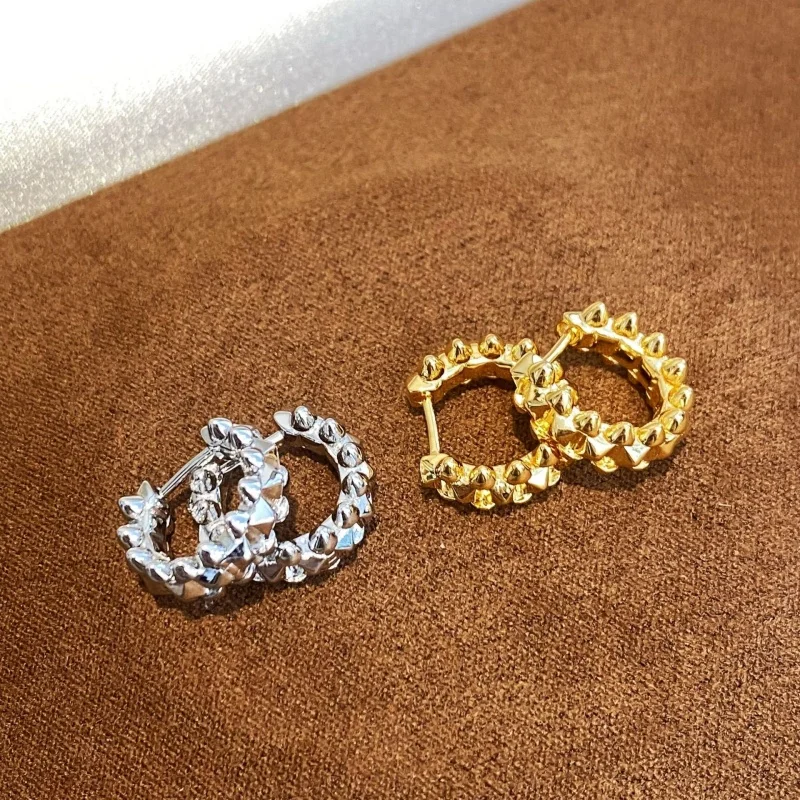 Fashionable and classic pure 925 silver women's willow nail earrings with gold plating, luxurious and exquisite zircon women's c
Fashionable and classic pure 925 silver women's willow nail earrings with gold plating, luxurious and exquisite zircon women's c