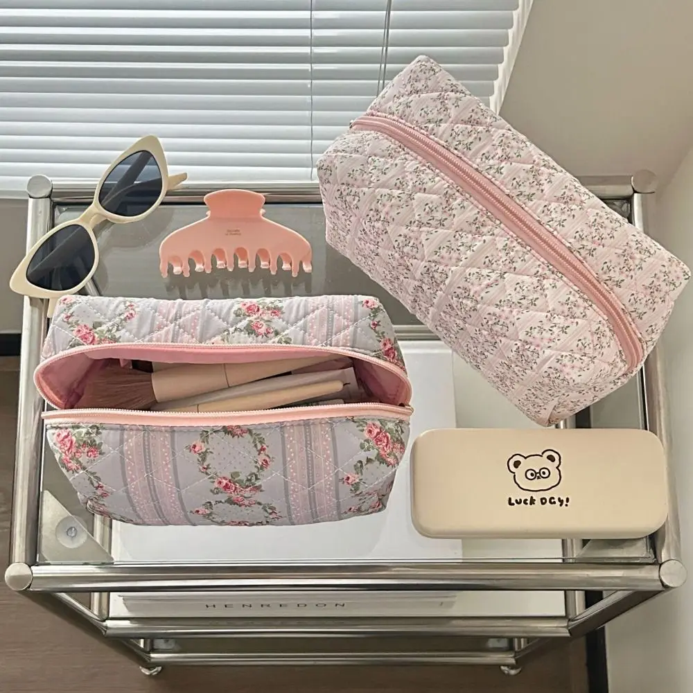 Large-Capacity Floral Makeup Bag Flower Printed Space Saving Brush Storage Bag Handle Mesh Storage Bag Cosmetic Bag Going Out
Large-Capacity Floral Makeup Bag Flower Printed Space Saving Brush Storage Bag Handle Mesh Storage Bag Cosmetic Bag Going Out