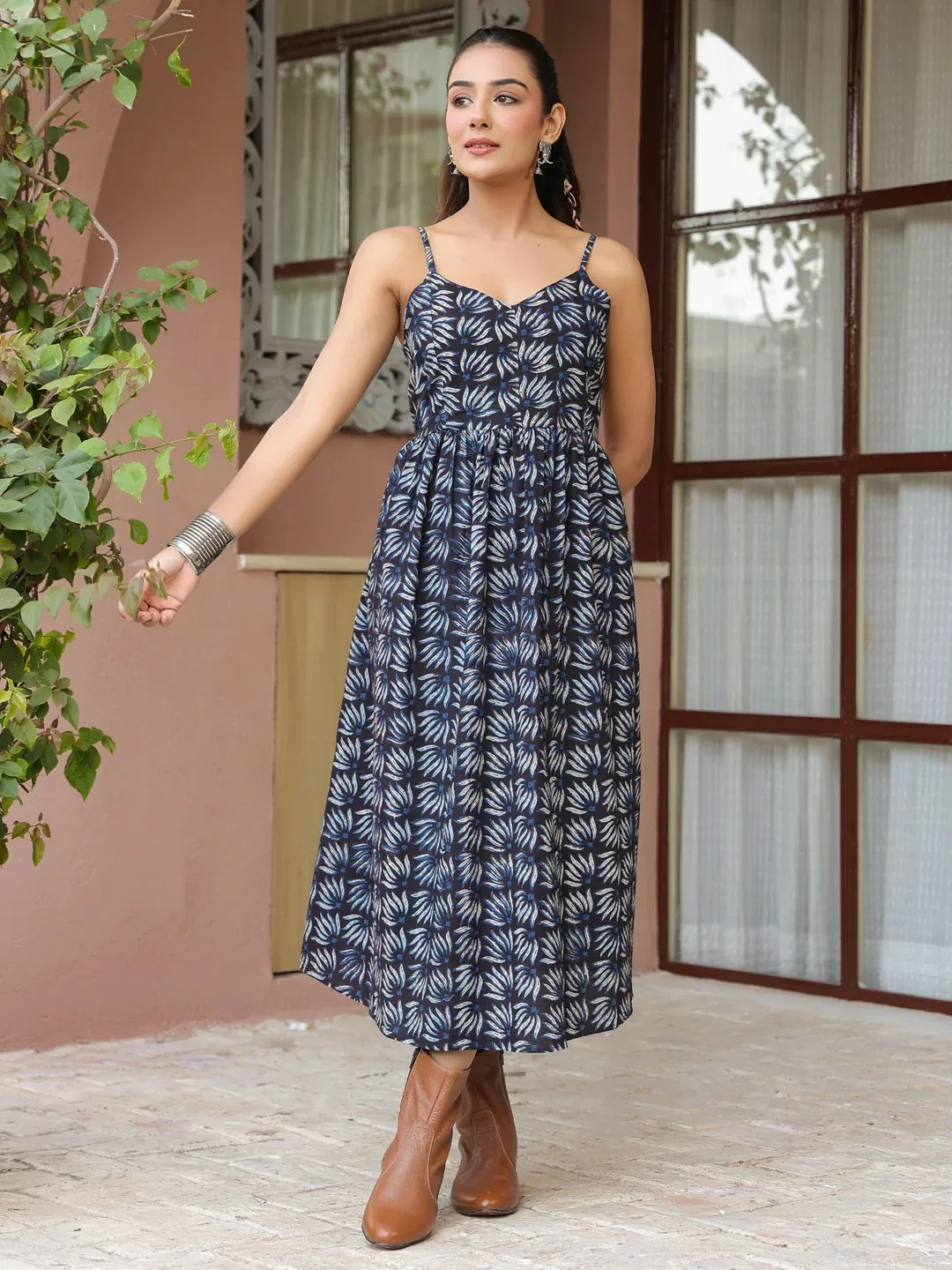 Indian Blue Booti Handblock Printed Midi Dress Sleeveless Dress for Women Casual Summer Dress
Indian Blue Booti Handblock Printed Midi Dress Sleeveless Dress for Women Casual Summer Dress