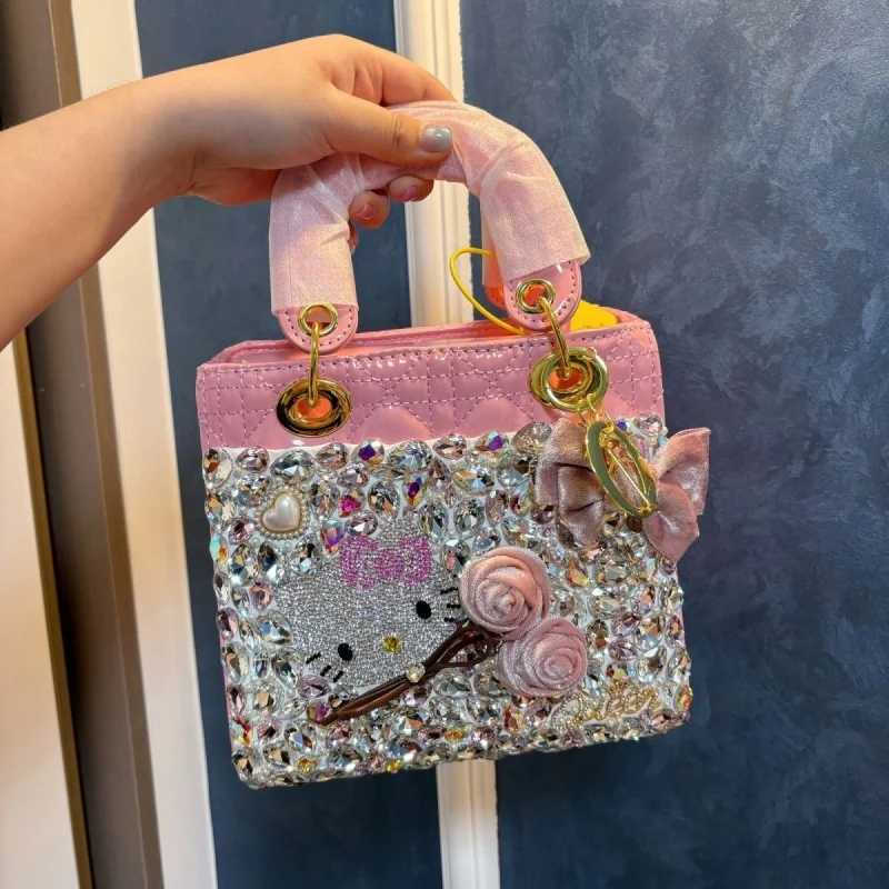 Kawaii аниме «Hello Kitty», универсальная модная ручная сумка через плечо с сердечком для девочек, красивая маленькая аудитория для девочек, подарки
Kawaii аниме «Hello Kitty», универсальная модная ручная сумка через плечо с сердечком для девочек, красивая маленькая аудитория для девочек, подарки