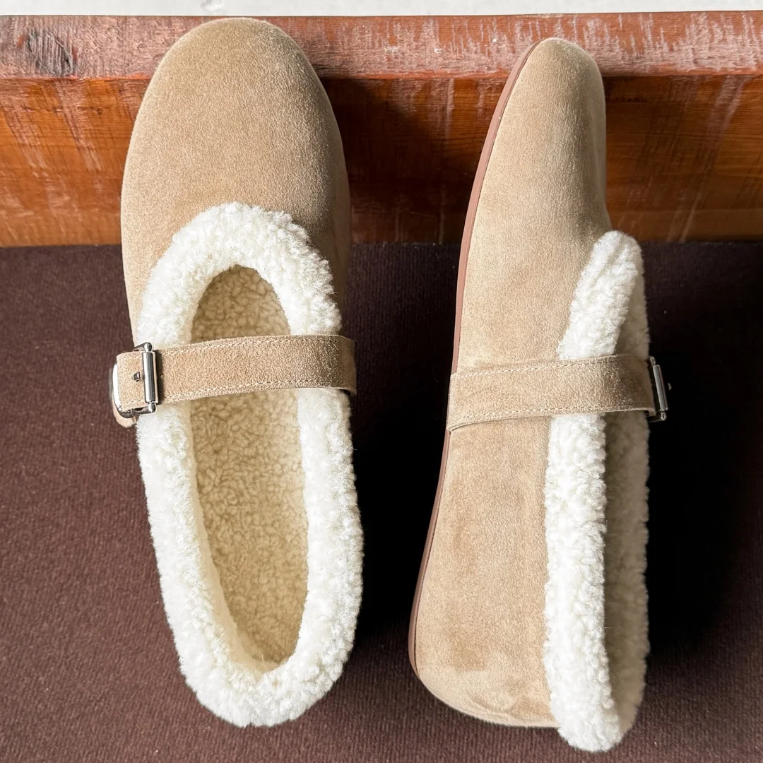 Женские зимние теплые балетки Мэри Джейн из натуральной замши с металлической пряжкой и круглым носком из шерсти внутри, обувь высокого качества
Женские зимние теплые балетки Мэри Джейн из натуральной замши с металлической пряжкой и круглым носком из шерсти внутри, обувь высокого качества