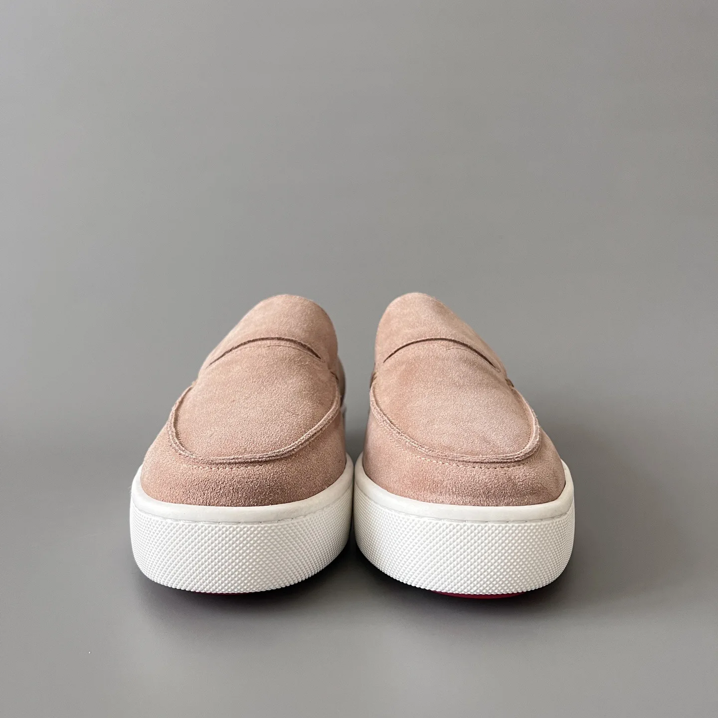 Роскошные низкие кеды с заклепками, повседневная обувь без шнурков, розовые замшевые кожаные кроссовки на толстой красной подошве для мужчин
Роскошные низкие кеды с заклепками, повседневная обувь без шнурков, розовые замшевые кожаные кроссовки на толстой красной подошве для мужчин