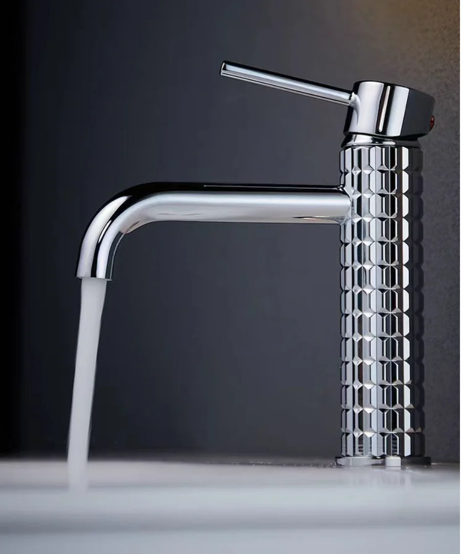 Латунный смеситель для раковины, для домашней ванной комнаты и туалета, подходит для холодной и горячей воды, для раковины на столешнице, кран.
Латунный смеситель для раковины, для домашней ванной комнаты и туалета, подходит для холодной и горячей воды, для раковины на столешнице, кран.