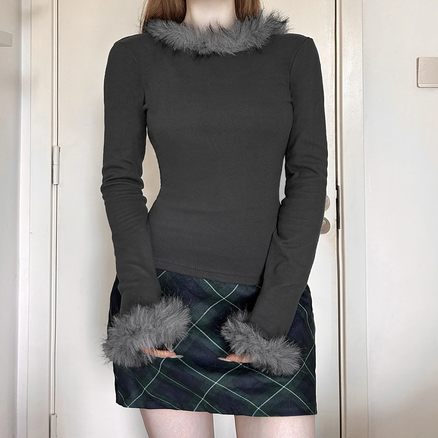 CIBBAR Autumn Winter Furry Patchwork O-neck T-shirt Harajuku Y2k Full Sleeve Skinny Crop Top Women Casual Basic Grey Tees Retro 
CIBBAR Autumn Winter Furry Patchwork O-neck T-shirt Harajuku Y2k Full Sleeve Skinny Crop Top Women Casual Basic Grey Tees Retro