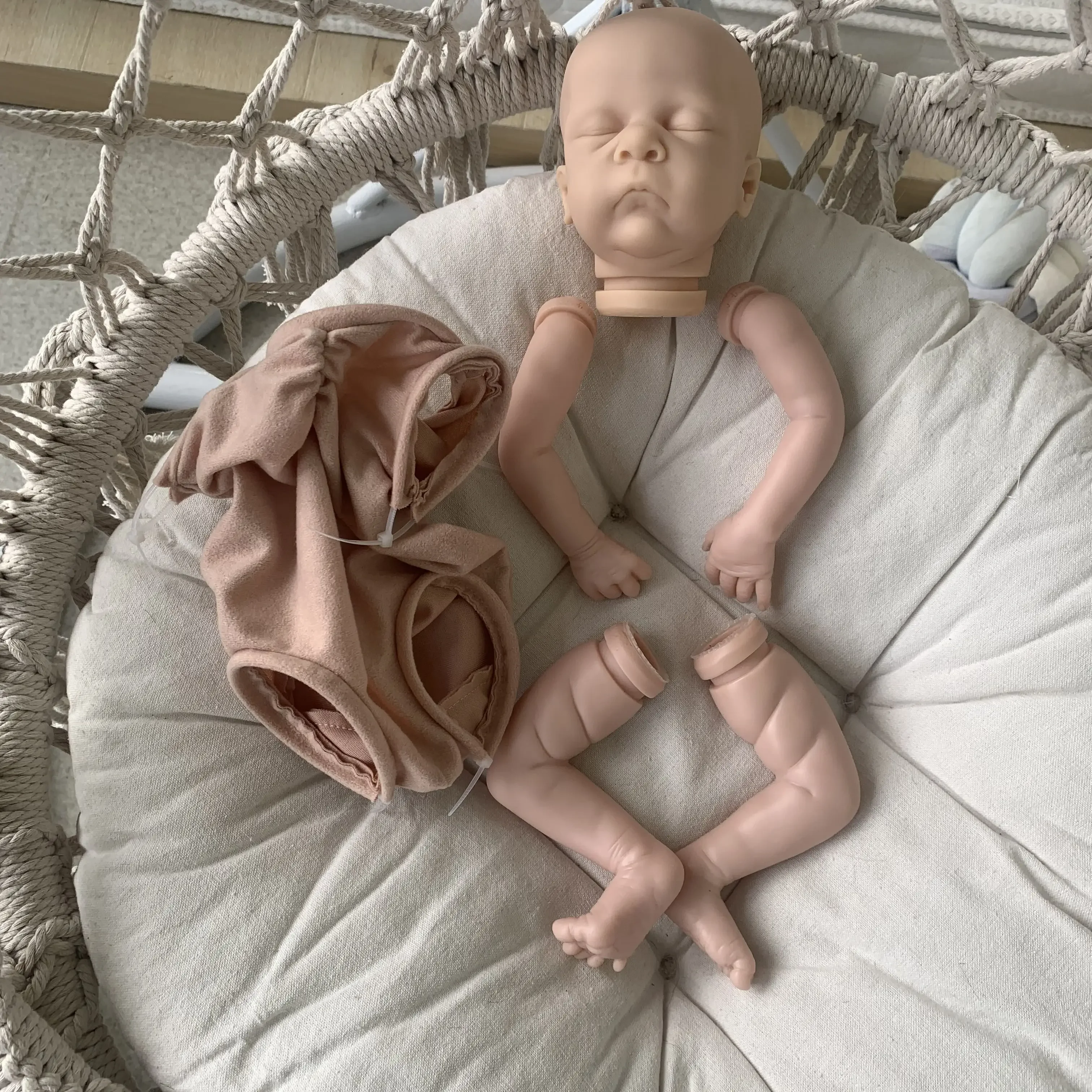 SINO-BB 16-дюймовый комплект куклы реборн Premie Size Pip Sleeping Baby, незавершенные части куклы
SINO-BB 16-дюймовый комплект куклы реборн Premie Size Pip Sleeping Baby, незавершенные части куклы