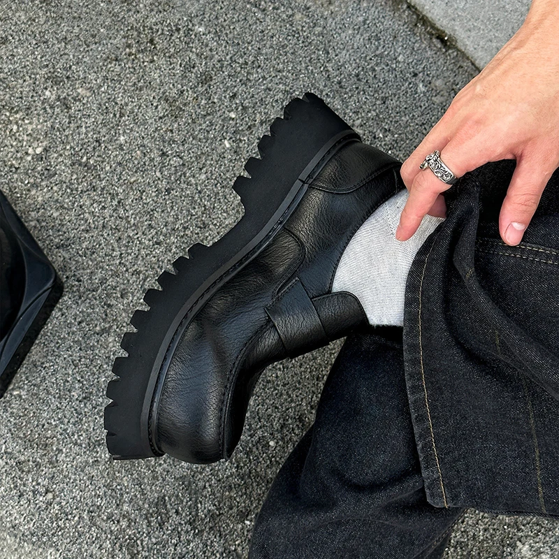 Real leather loafers men's new niche thick soled small leather shoes British style slip in versatile casual big toe shoes
Real leather loafers men's new niche thick soled small leather shoes British style slip in versatile casual big toe shoes