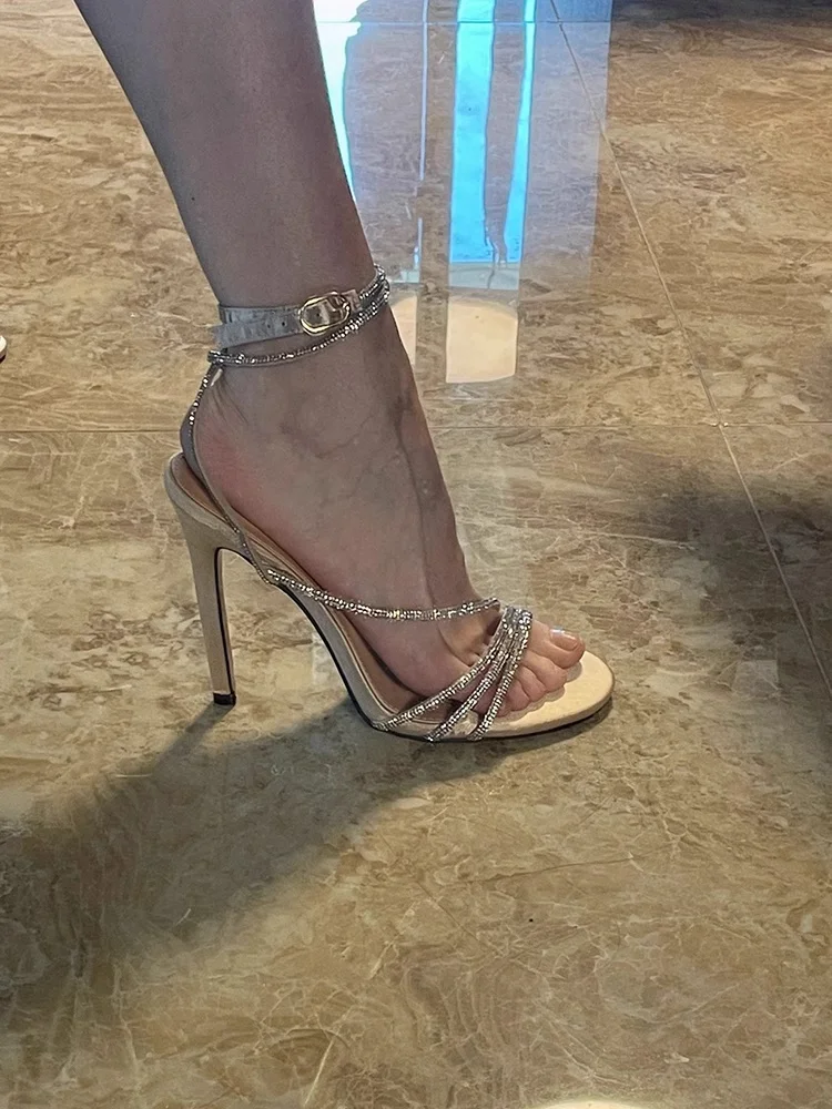 2025 Summer New Open Toe Rhinestone Strap Silk Women's Sandals Cross Strap Crystal Luxury Sexy Ladies Stiletto High Heels
2025 Summer New Open Toe Rhinestone Strap Silk Women's Sandals Cross Strap Crystal Luxury Sexy Ladies Stiletto High Heels