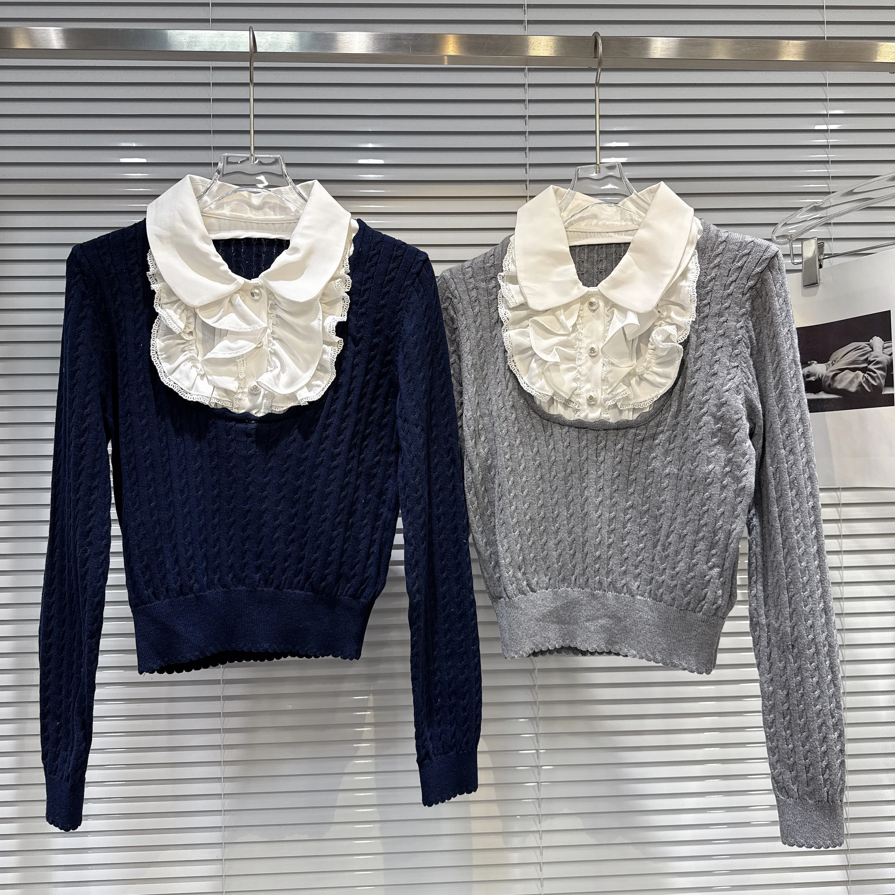 2025 Autumn New Preppy Pearl Button Knit Sweater with Scarf Collar Design y2k top
2025 Autumn New Preppy Pearl Button Knit Sweater with Scarf Collar Design y2k top
