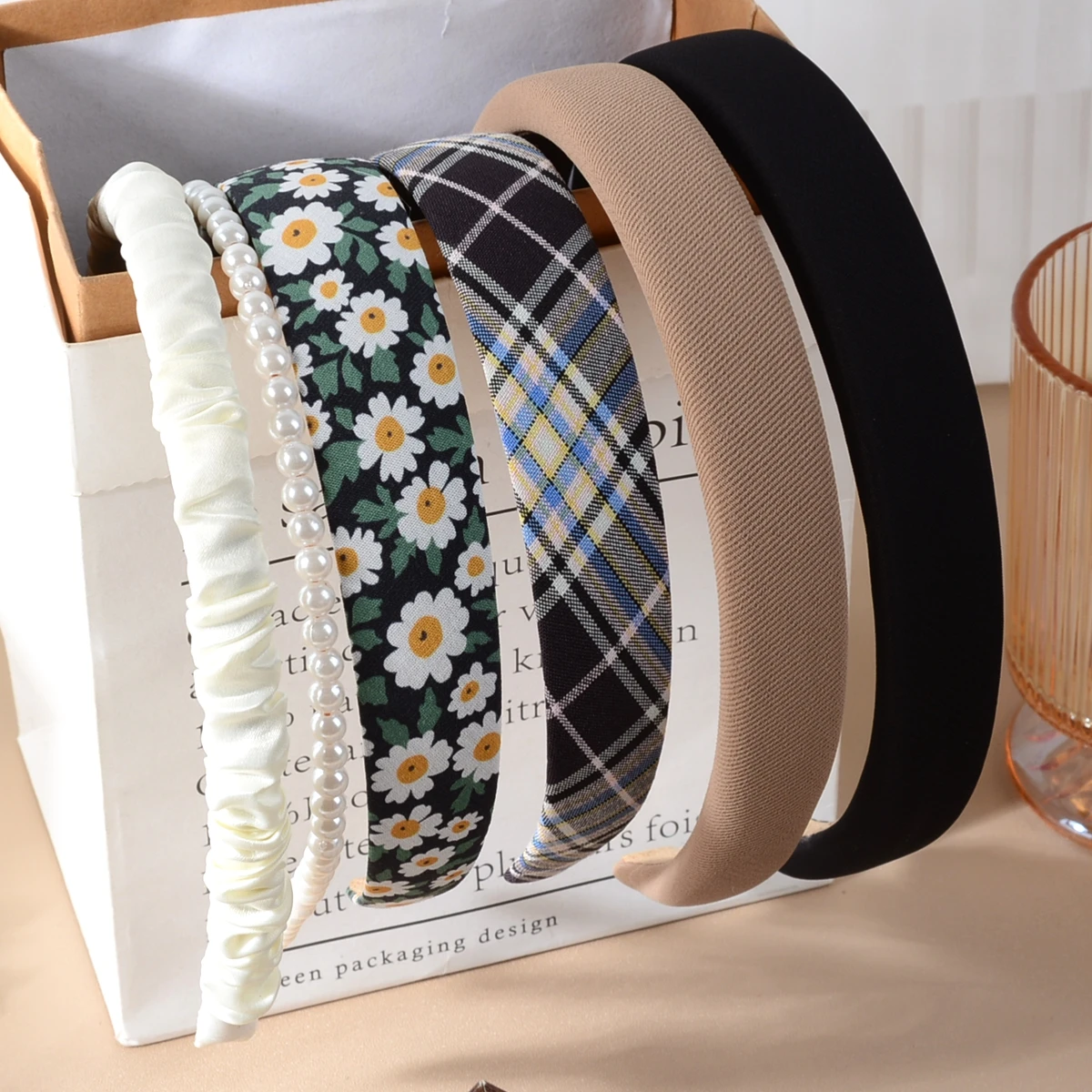 6-Piece Elegant and Stylish Printed Plaid Wide-Brim Headbands for Girls & Women Hair Accessories, Suitable for Outdoor Wear, Sch
6-Piece Elegant and Stylish Printed Plaid Wide-Brim Headbands for Girls & Women Hair Accessories, Suitable for Outdoor Wear, Sch