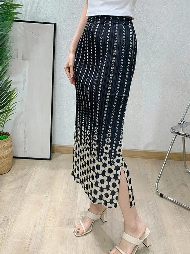 Women's Pleated Half-body Skirt Miyake 2025 Summer New Casual Fashion Striped Floral Print Straight Side Slit Half-body Skirt
Women's Pleated Half-body Skirt Miyake 2025 Summer New Casual Fashion Striped Floral Print Straight Side Slit Half-body Skirt