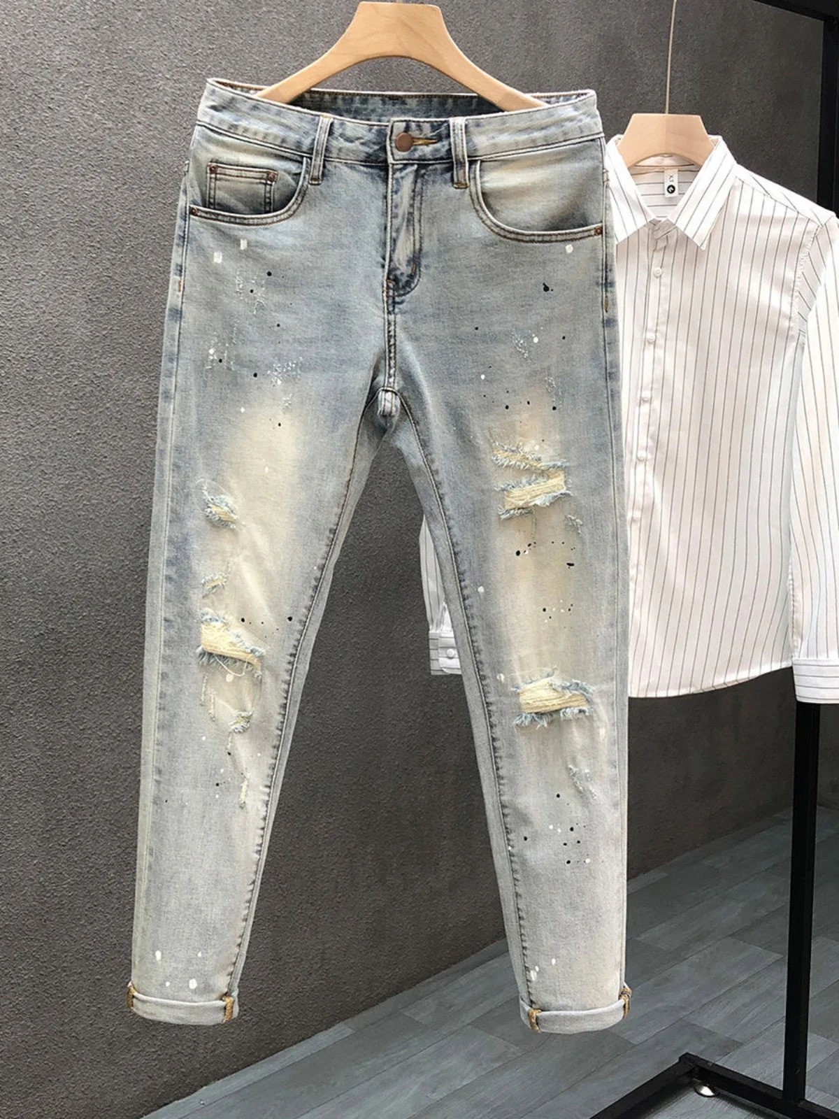 Summer 2024 Men's Slim Fit Blue Painted Denim Jeans Trendy Brand Hole Punching Long Pants Casual High Waist Straight Leg Jeans
Summer 2024 Men's Slim Fit Blue Painted Denim Jeans Trendy Brand Hole Punching Long Pants Casual High Waist Straight Leg Jeans
