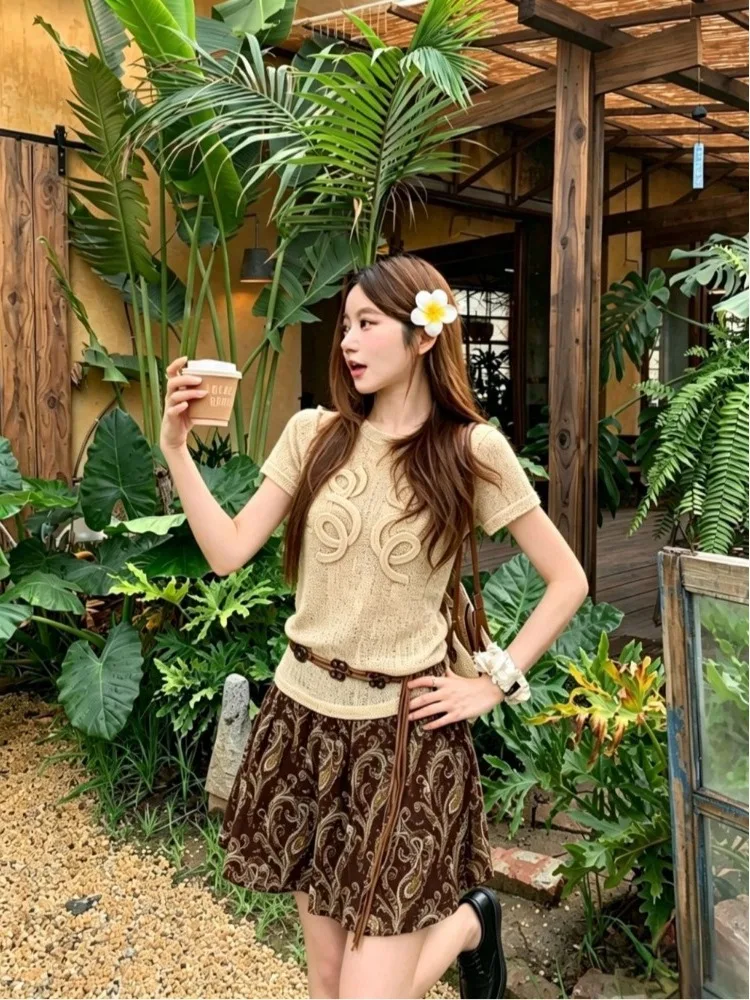 plus Size Hollow Weave Short Sleeve High Waist Floral Half Skirt with Belt Women's Fashion Summer Slimming Top And Skirt Set
plus Size Hollow Weave Short Sleeve High Waist Floral Half Skirt with Belt Women's Fashion Summer Slimming Top And Skirt Set