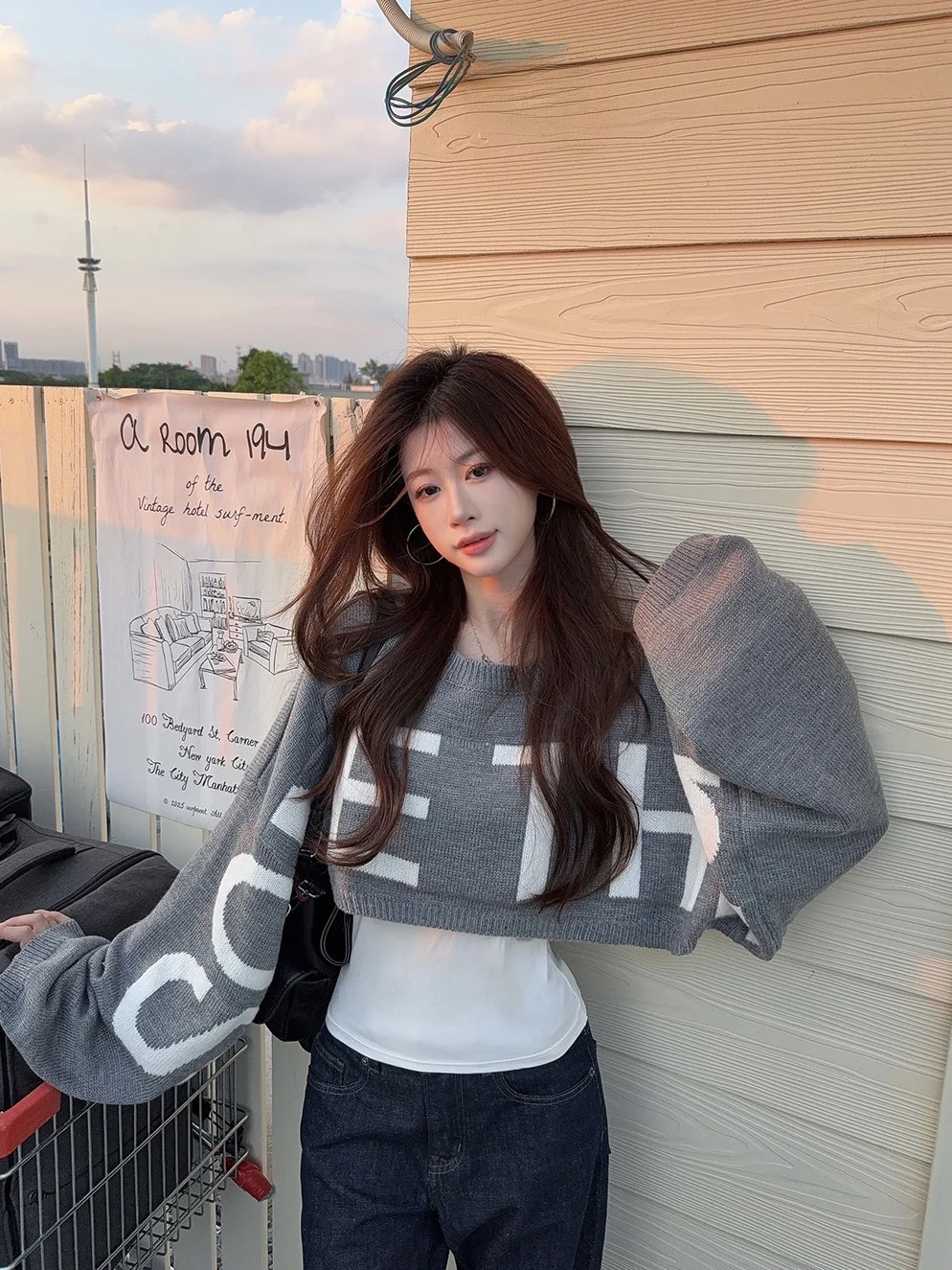 American Style Short Sleeve Long Knitted Sweater Women Spring Loose Design Sense Overhead Knitted Top Thickened Long Sleeve
American Style Short Sleeve Long Knitted Sweater Women Spring Loose Design Sense Overhead Knitted Top Thickened Long Sleeve