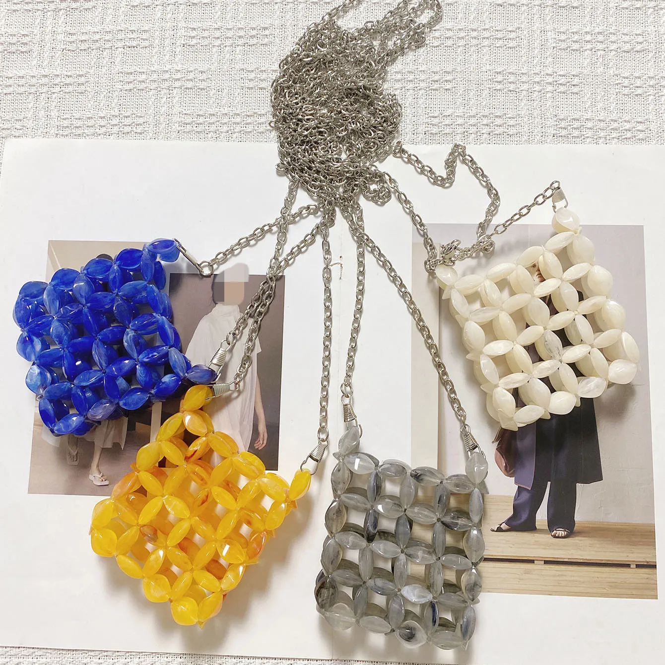 Мини-сумка ручной работы из акрила для женщин, модный роскошный дизайн, ажурная сумка через плечо, летняя сумка в стиле французского отпуска
Мини-сумка ручной работы из акрила для женщин, модный роскошный дизайн, ажурная сумка через плечо, летняя сумка в стиле французского отпуска