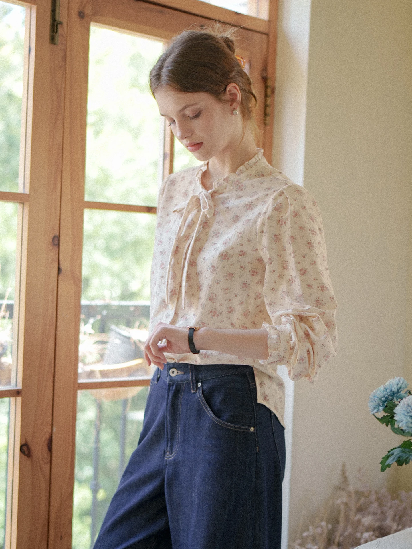 Retro Floral Print Shirt with Lace Collar And Tie Long Sleeve Women's Cotton Blend Bubble Sleeve Top for Layering And White E...
Retro Floral Print Shirt with Lace Collar And Tie Long Sleeve Women's Cotton Blend Bubble Sleeve Top for Layering And White E...