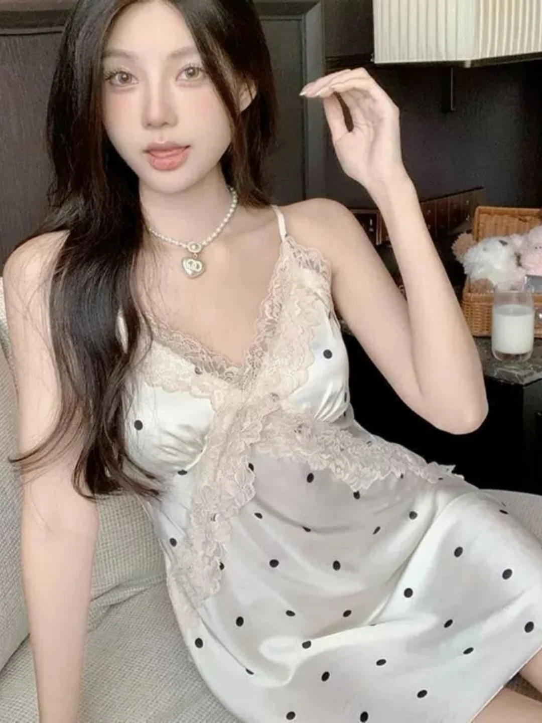 Elegant Summer Ice Silk Sleep Dress Large Size Lace Trim V-Neck Backless Thin Strap Sleepwear Gown for plus Size Women
Elegant Summer Ice Silk Sleep Dress Large Size Lace Trim V-Neck Backless Thin Strap Sleepwear Gown for plus Size Women