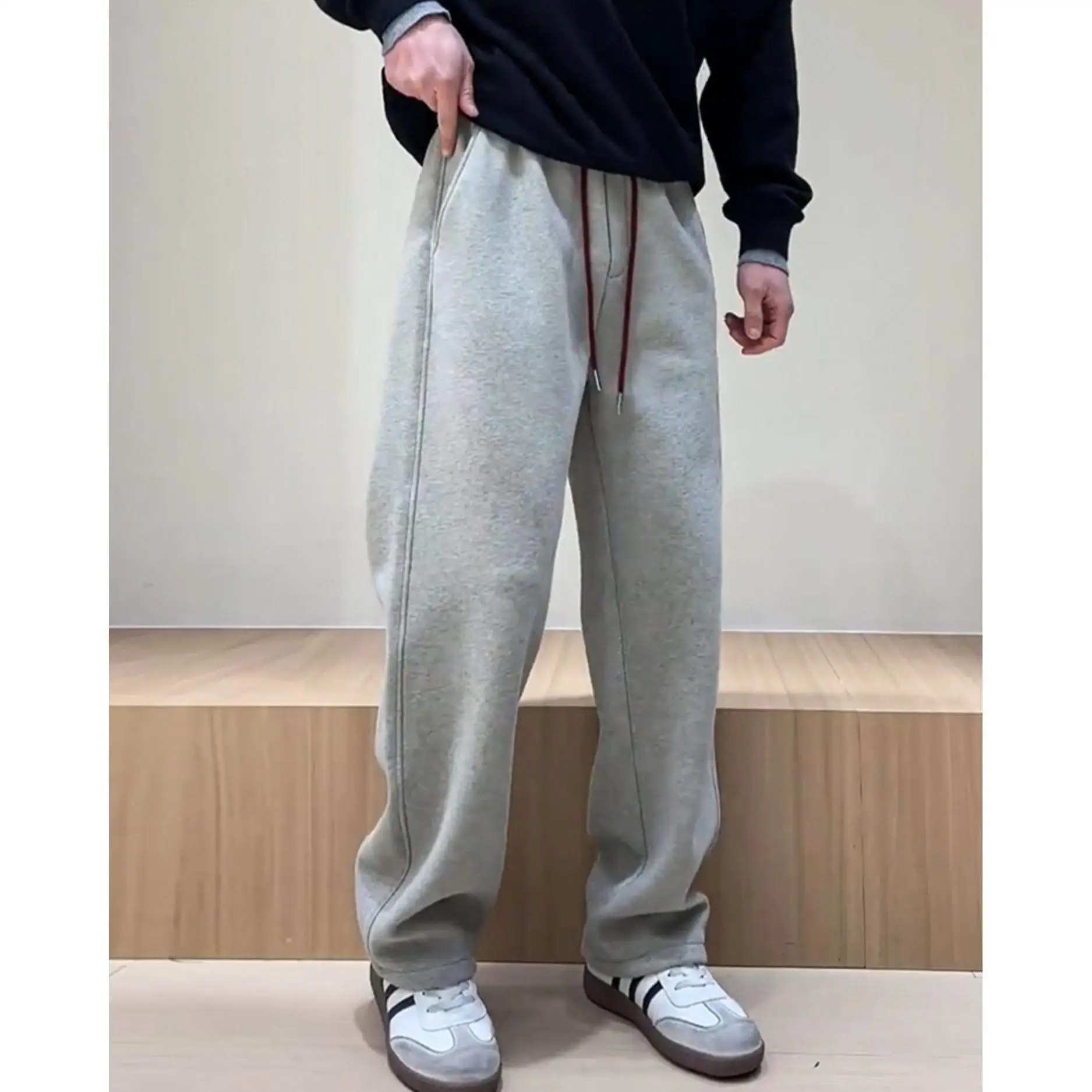 Новые мужские повседневные брюки весенней коллекции: вышитые, струящиеся, на шнурке, свободного прямого кроя, модные, стройнящие, универсальные, из хлопка.
Новые мужские повседневные брюки весенней коллекции: вышитые, струящиеся, на шнурке, свободного прямого кроя, модные, стройнящие, универсальные, из хлопка.