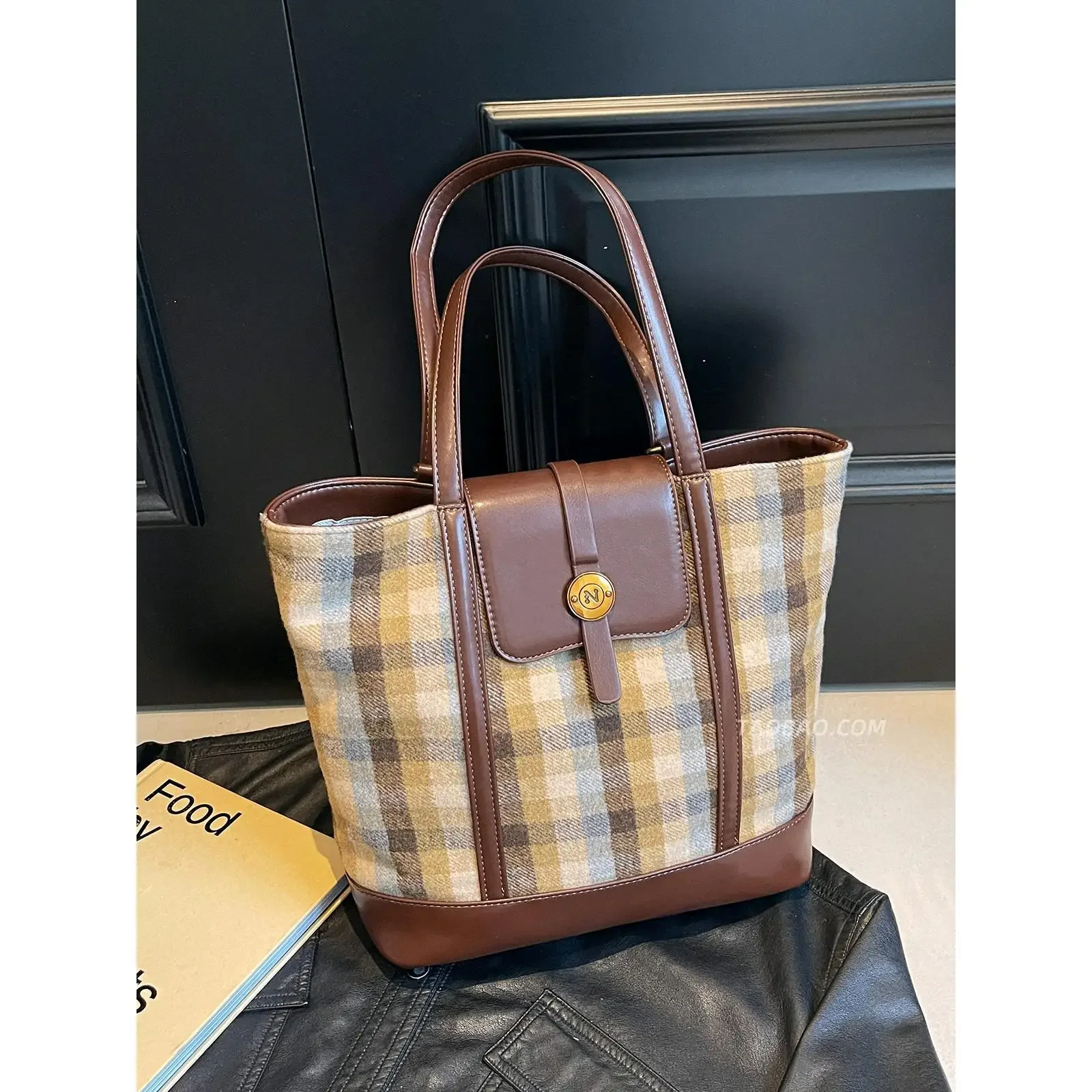 2025 Spring Fashion Debut! Large-capacity Women's Plaid Woolen Tote Backpack - Ideal for Leisure Moments and Busy Commutes
2025 Spring Fashion Debut! Large-capacity Women's Plaid Woolen Tote Backpack - Ideal for Leisure Moments and Busy Commutes
