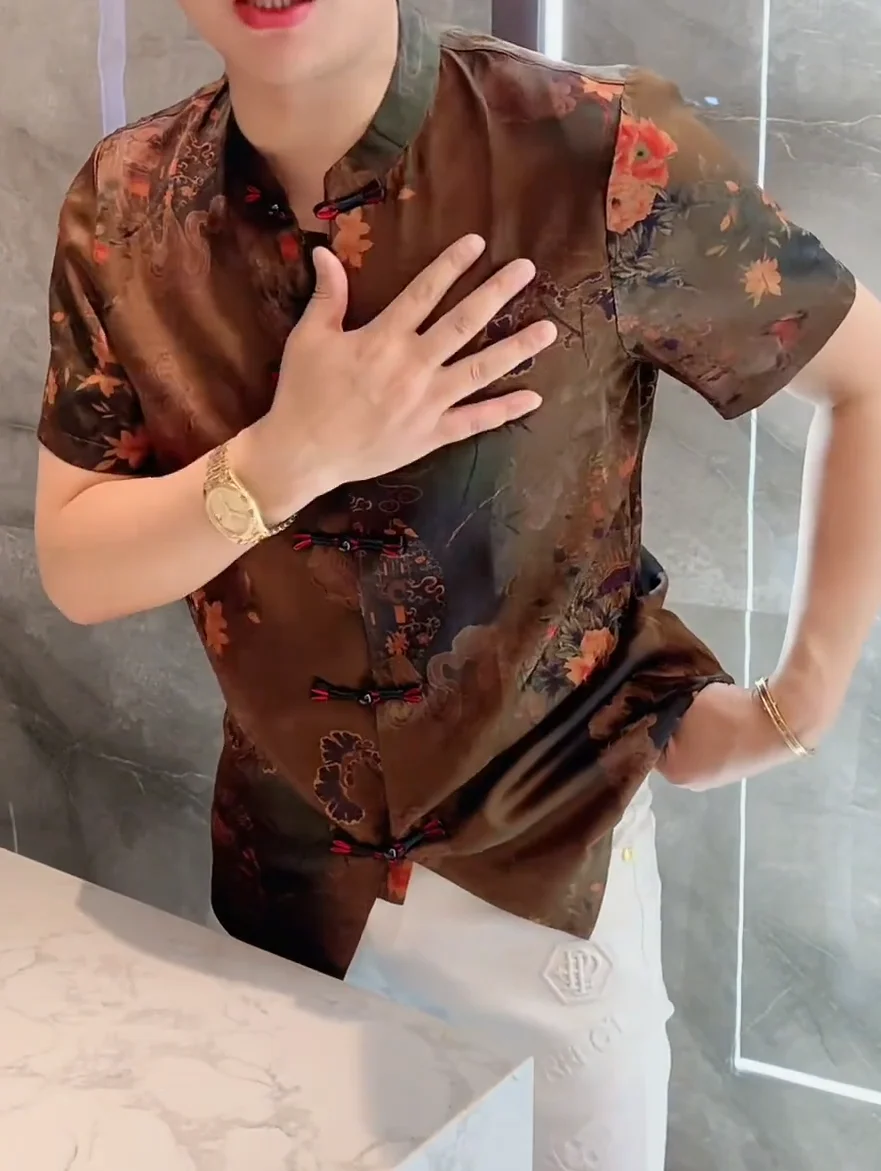 Повседневный летний костюм с коротким рукавом, вышивкой и декоративными пуговицами, модный, простой и универсальный, стильный.
Повседневный летний костюм с коротким рукавом, вышивкой и декоративными пуговицами, модный, простой и универсальный, стильный.