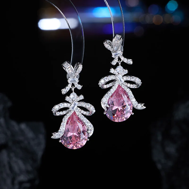 Light Luxury High-end Bowknot Water Zircon Autumn Versatile Winter Exquisite Temperament Drop Earrings fo
Light Luxury High-end Bowknot Water Zircon Autumn Versatile Winter Exquisite Temperament Drop Earrings fo