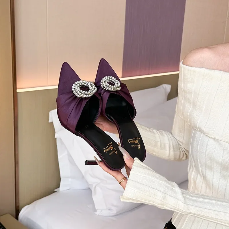 2026 Women's New Round Buckle Rhinestone High Heels Pointed Toe Stiletto Satin Sexy One-strap Sandals Designer Sandals
2026 Women's New Round Buckle Rhinestone High Heels Pointed Toe Stiletto Satin Sexy One-strap Sandals Designer Sandals