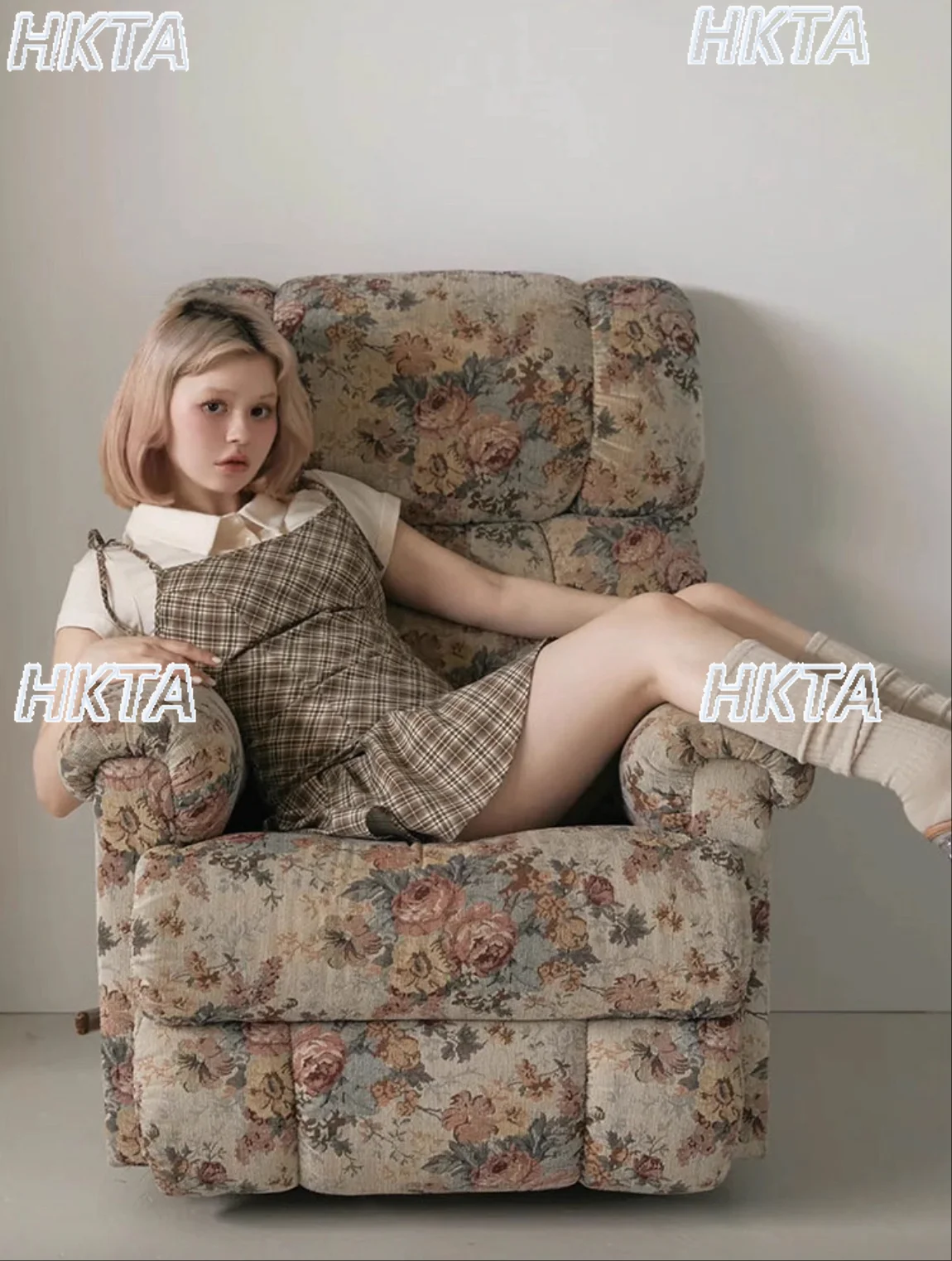 Japanese Style Summer New Grids Pattern Short-sleeve Shirt Camisole Skirt 3-piece Set Retro Fashion Silm Plaid Short Skirt Women
Japanese Style Summer New Grids Pattern Short-sleeve Shirt Camisole Skirt 3-piece Set Retro Fashion Silm Plaid Short Skirt Women