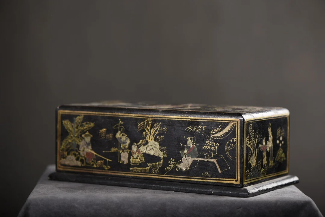 11"Tibetan Temple Collection Old wood lacquerware Outline in gold Character Story Pattern Storage Box Study Box Ornaments
11"Tibetan Temple Collection Old wood lacquerware Outline in gold Character Story Pattern Storage Box Study Box Ornaments