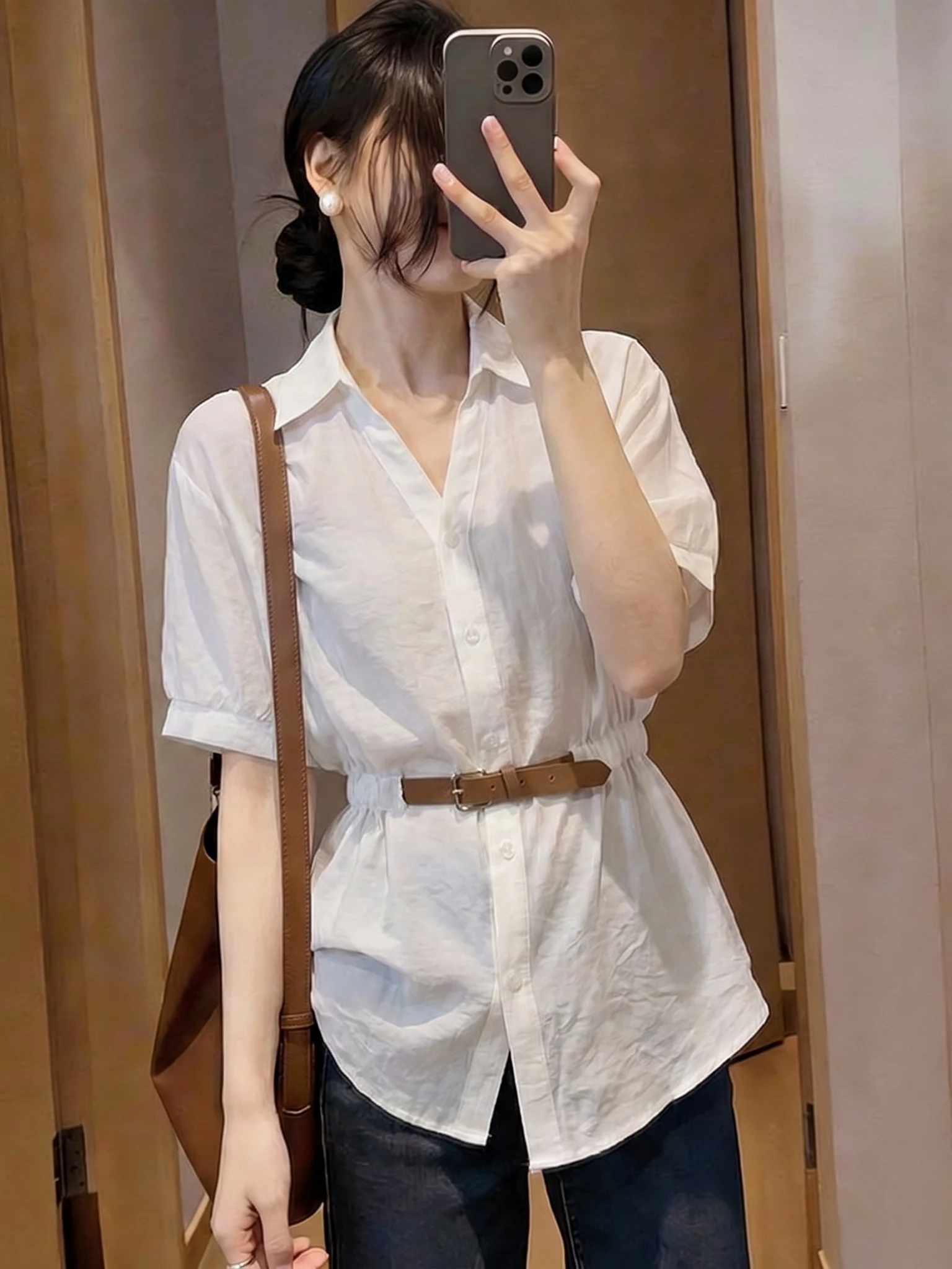 Elegant White V-Neck Short Sleeve Shirt Women's plus Size Mid-Length Waist-Cinching Top Korean Style Commute Fashion
Elegant White V-Neck Short Sleeve Shirt Women's plus Size Mid-Length Waist-Cinching Top Korean Style Commute Fashion