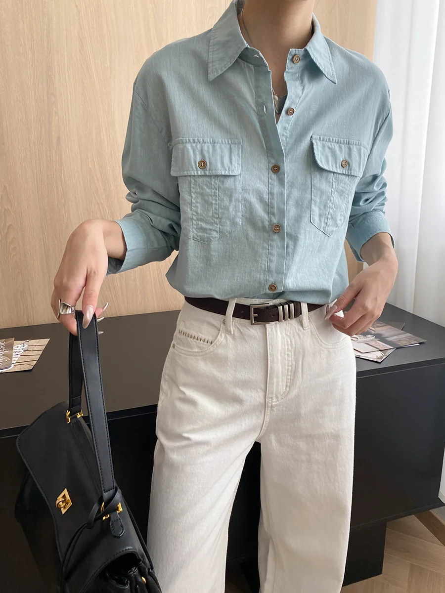 Autumn and winter women's casual solid color lapel long sleeved pocket decoration loose shirt
Autumn and winter women's casual solid color lapel long sleeved pocket decoration loose shirt