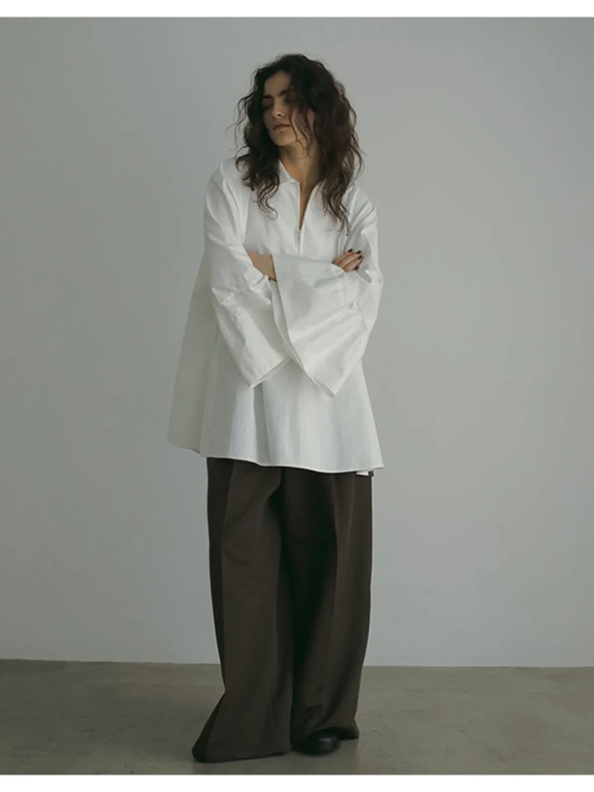 Japanese Style Loose Fit Cotton Shirt Women's Spring Summer Simple Design OL Elegant Umbrella Flower Sleeve Turn-down Collar Top
Japanese Style Loose Fit Cotton Shirt Women's Spring Summer Simple Design OL Elegant Umbrella Flower Sleeve Turn-down Collar Top